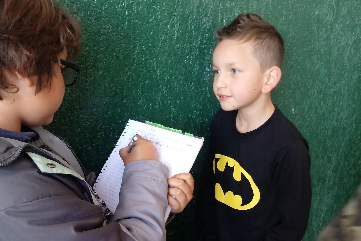 Os alunos fizeram entrevistas na hora do intervalo | Acervo pessoal