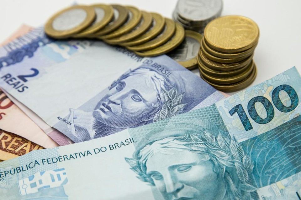 A queda da Selic para 8,5% ao ano ou menos aciona um gatilho, que faz com que os depósitos feitos a partir do dia em que a nova taxa básica de juros entra em vigor sigam a nova remuneração: 70% da Selic + TR. | Marcelo Andrade
Gazeta do Povo