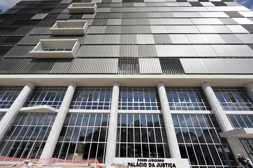 Policial do Paraná obtém na Justiça o reajuste salarial suspenso pelo governo Richa A sede do Tribunal de Justiça do Paraná (TJ-PR), em Curitiba | Albari Rosa/Gazeta do Povo