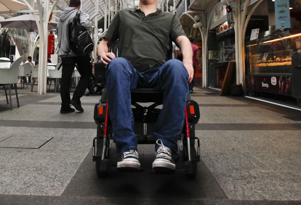 Pessoas que têm cadeiras de rodas, muletas e outros equipamentos hospitalares podem encontrar quem precisa | Daniel Castellano/Gazeta do Povo