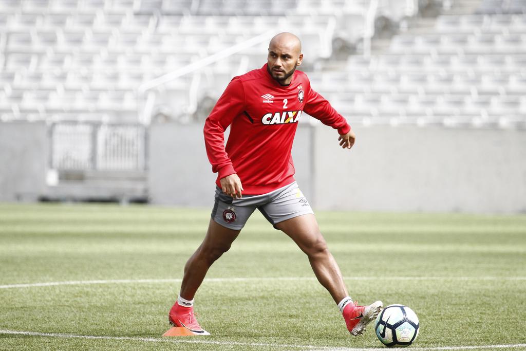 Jonathan está no departamento médico do Atlético | Daniel Caron/Gazeta do Povo