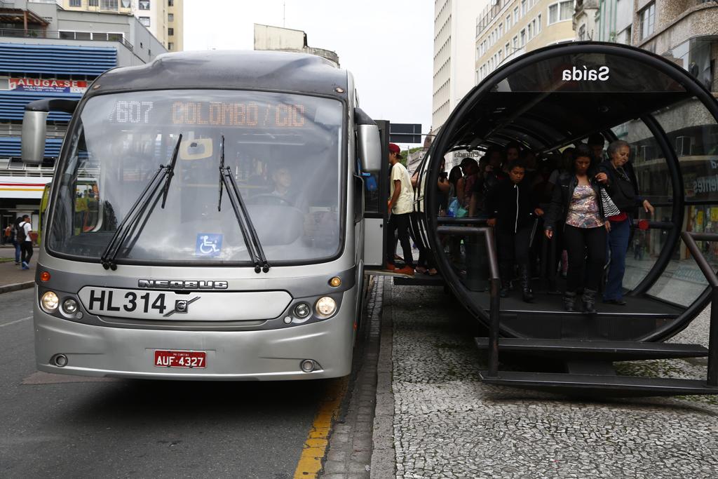 Segundo o Sindimoc, ligeirinho Colombo-CIC seria uma das linhas que pararam de circular domingo e feriados, mas Urbs nega. | Henry Milleo/Gazeta do Povo