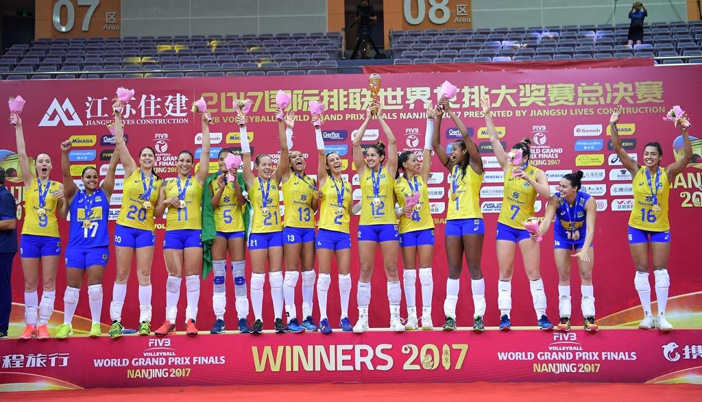 Time feminino conseguiu defender o título conquistado em 2016, quando ainda tinha jogadoras olímpicas experientes | FIBV/Divulgação
