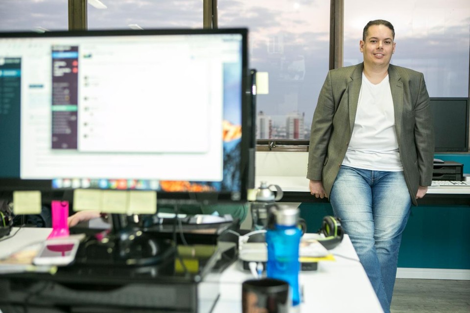 Startup de paranaense vai fazer você economizar no frete de suas compras on-line Aos 33 anos, o paranaense Cristian Trentin, mencionado pela Forbes entre os jovens mais promissores do Brasil, lança sua segunda startup, a Send4. | Marcelo Andrade
Gazeta do Povo