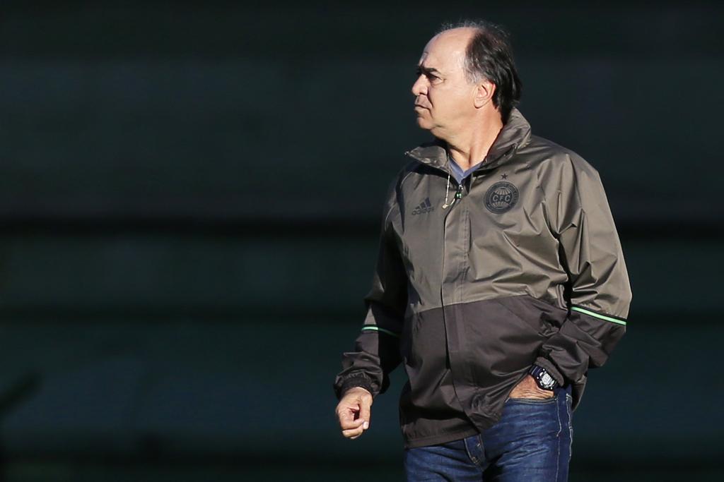 Treinador projeta três vitórias seguidas para o Coxa se afastar de vez da zona de rebaixamento. | Marcelo Andrade/Gazeta do Povo