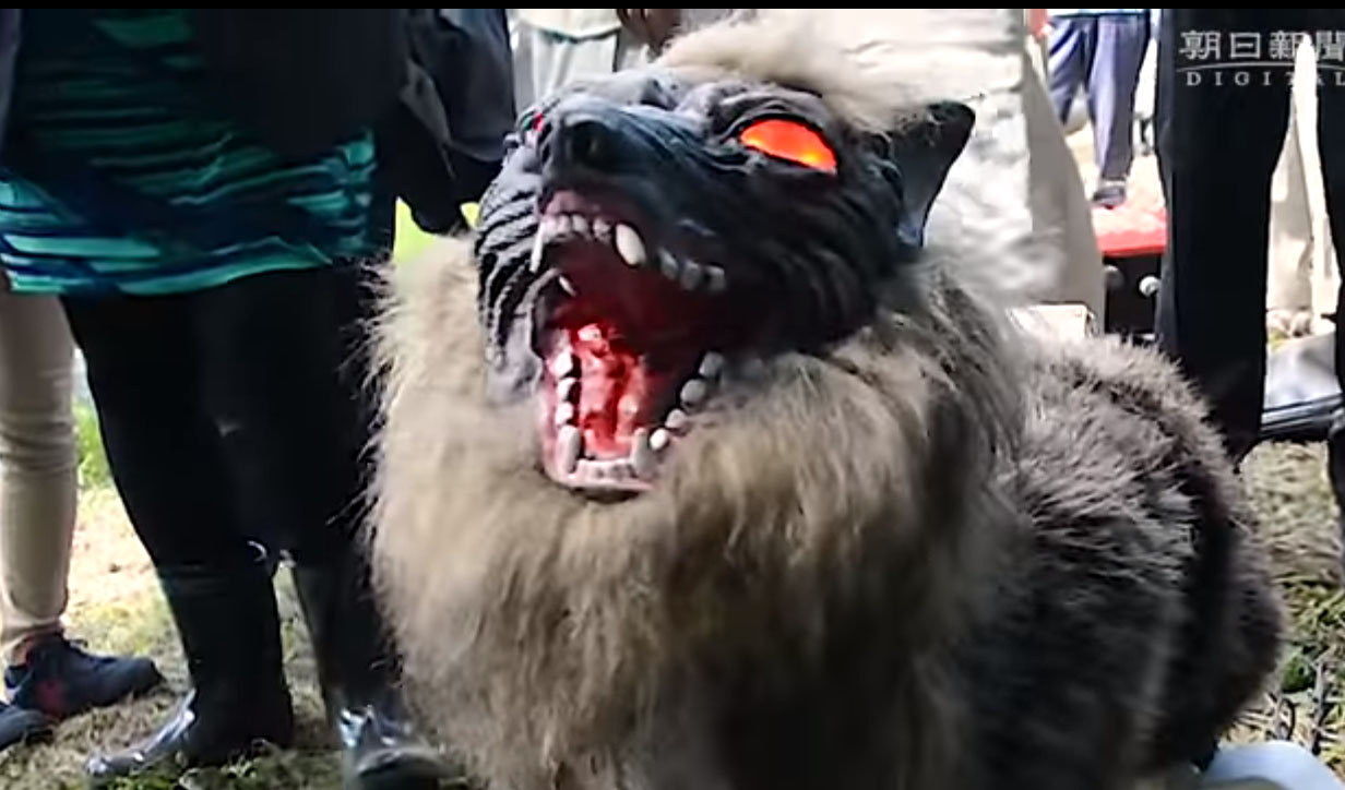 Robô intimida os ‘inimigos’ com luzes vermelhas de LED, piscando e emitindo 18 tipos de sons | Reprodução/YouTube