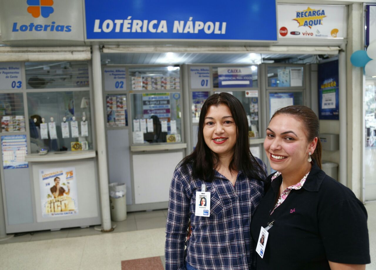 Andressa Vaz e Fernanda Lemos de Souza: uma das duas podem ter feito a aposta de R$ 51 milhões do apostador curitibano. | Aniele Nascimento/Gazeta do Povo