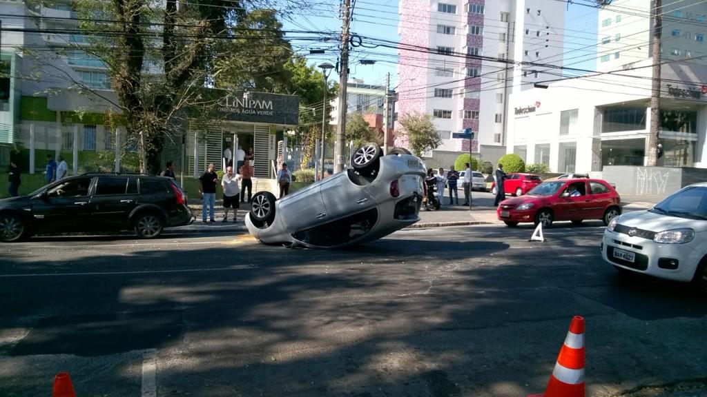 Acidente entre a Avenida Getúlio Vargas e a Rua Silveira Peixoto, no Água Verde, no dia 13 de setembro | Denise Campos/Divulgação