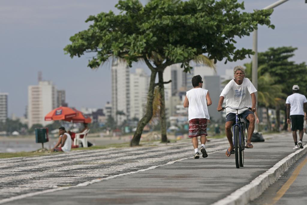 Sol entre nuvens deve prevalecer no estado e tempo fica abafado. | Antônio More / Agência de Notícias