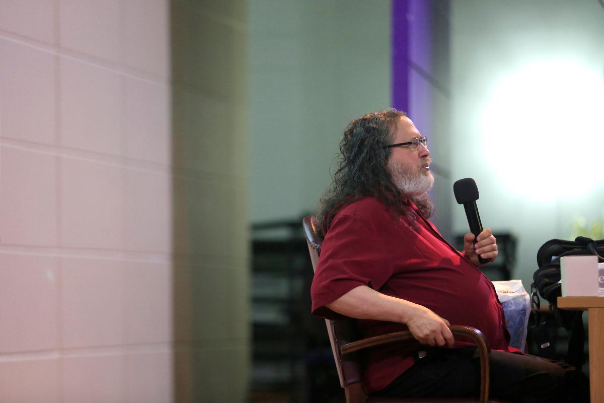 Richard Stallman, em palestra na UFPR | Marcelo AndradeGazeta do Povo