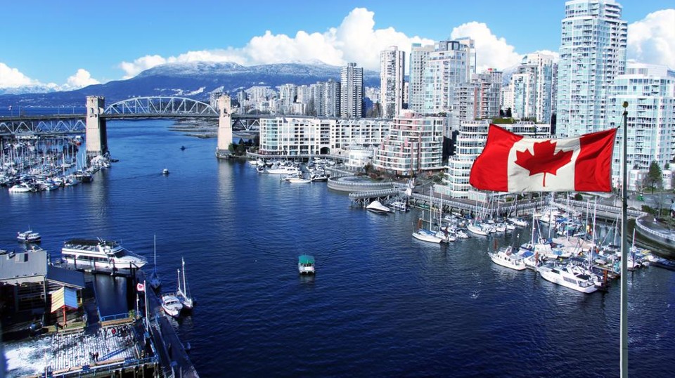 A busca por pessoas qualificadas de outras nacionalidades para residir no Canadá é uma resposta real do governo canadense ao envelhecimento da população e à baixa taxa de natalidade do país. | Bigstock/