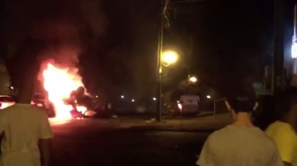 Moradores de Umuarama chegaram a queimar carros para protestar pelao assassinato de uma menina de 6 anos. | RPC/Reprodução