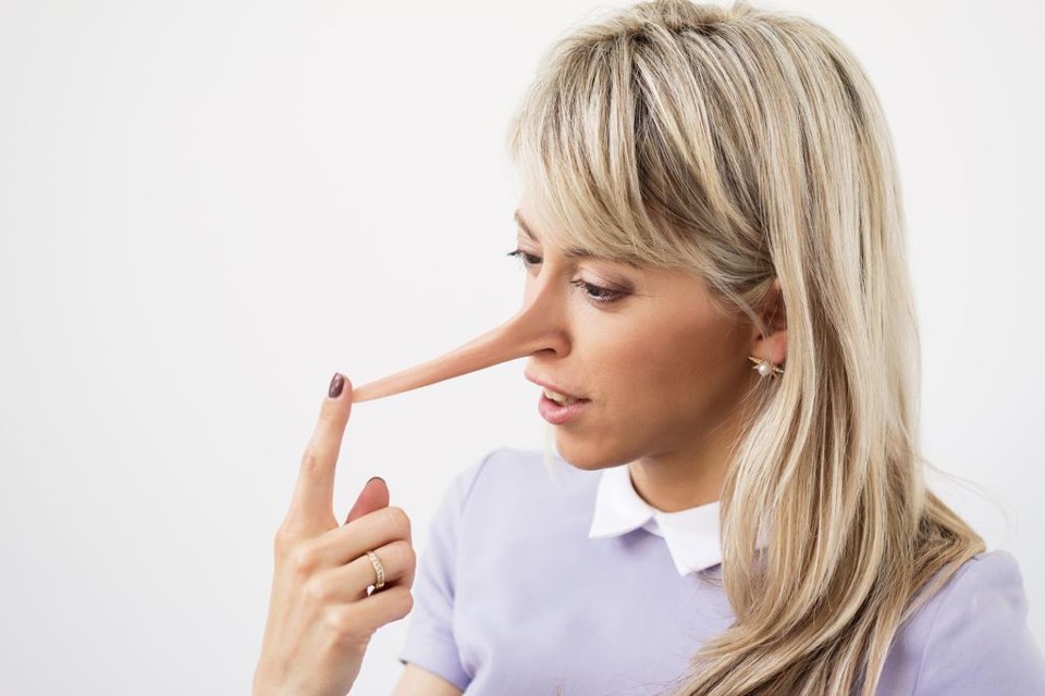 Na pesquisa, os chefes de vários países relataram quantas vezes excluíram candidatos de processos seletivos por terem descoberto mentiras e “maquiagens” nos currículos. | Bigstock/