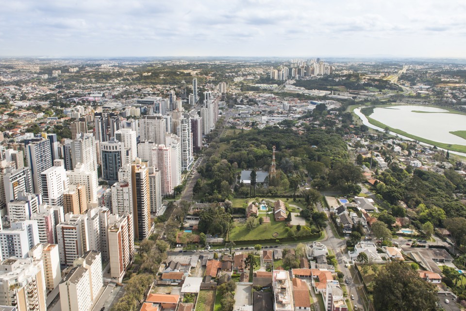 Paranaense vê situação econômica do estado melhor que a do país | Leticia Akemi/Gazeta do Povo