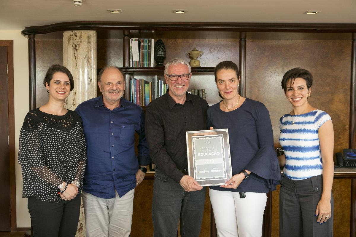 Parceria entre SESI e Instituto GRPCOM selada por mais um ano | Marcelo AndradeGazeta do Povo