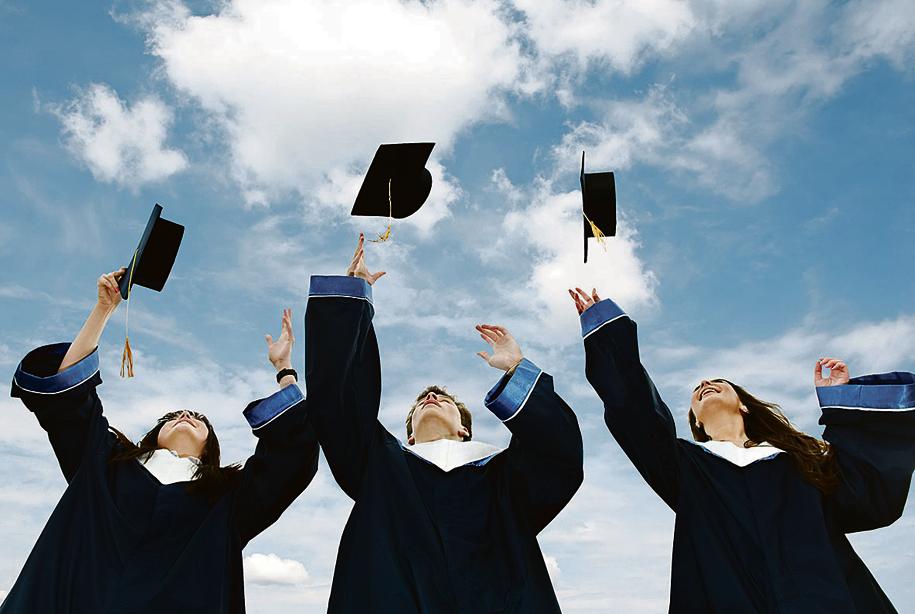 Brasil: diploma como indicador e símbolo de classe social. | /					Bigstock