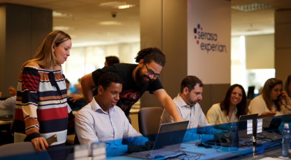 As vagas disponíveis são direcionadas às áreas de Recursos Humanos, Finanças, Jurídico, Negócios, Tecnologia da Informação e Vendas. | Divulgação/Serasa Experian