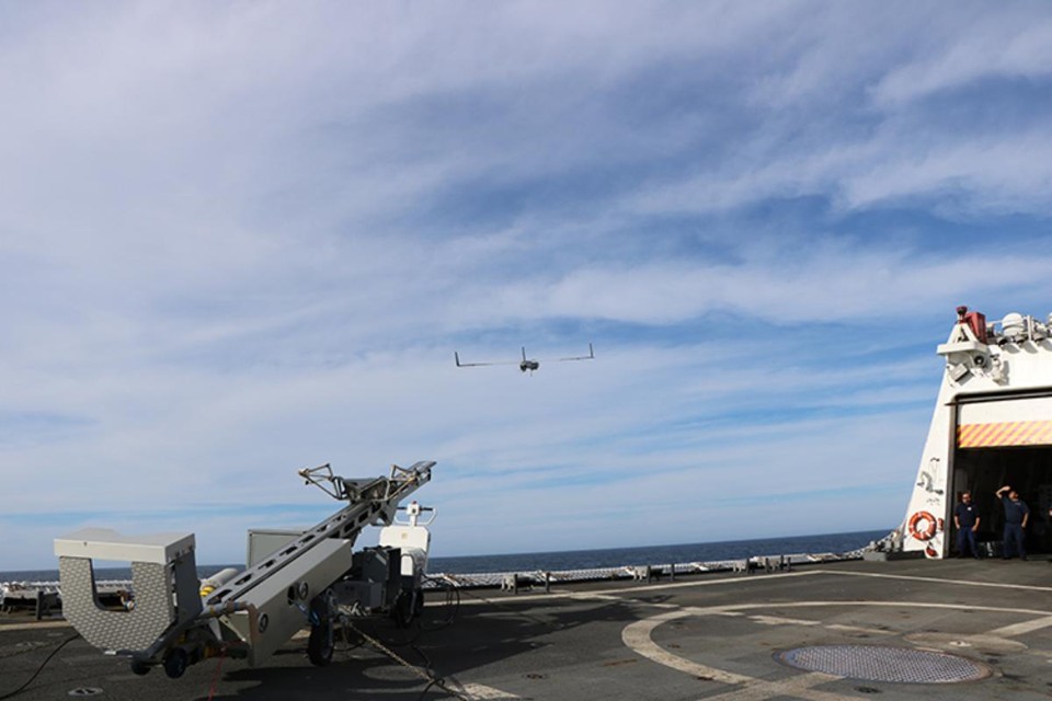 Scaneagle, um avião não tripulado da Boeign destinado à patrulha. Ele é lançado a partir de uma base terrestre ou marinha e retorna à estação depois de concluído o serviço, como um boomerang. | Divulgação/Boieng