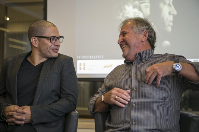 Alex com Zico durante lançamento do filme sobre a carreira. | Marcelo Andrade/Gazeta do Povo