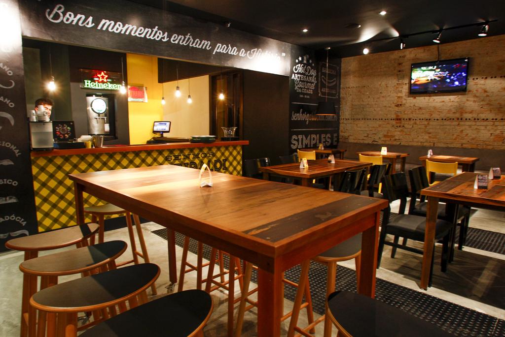 Senhor Garibaldi foi um dos estabelecimentos notificados por usarem caixas de som | Hugo Harada/Gazeta do Povo