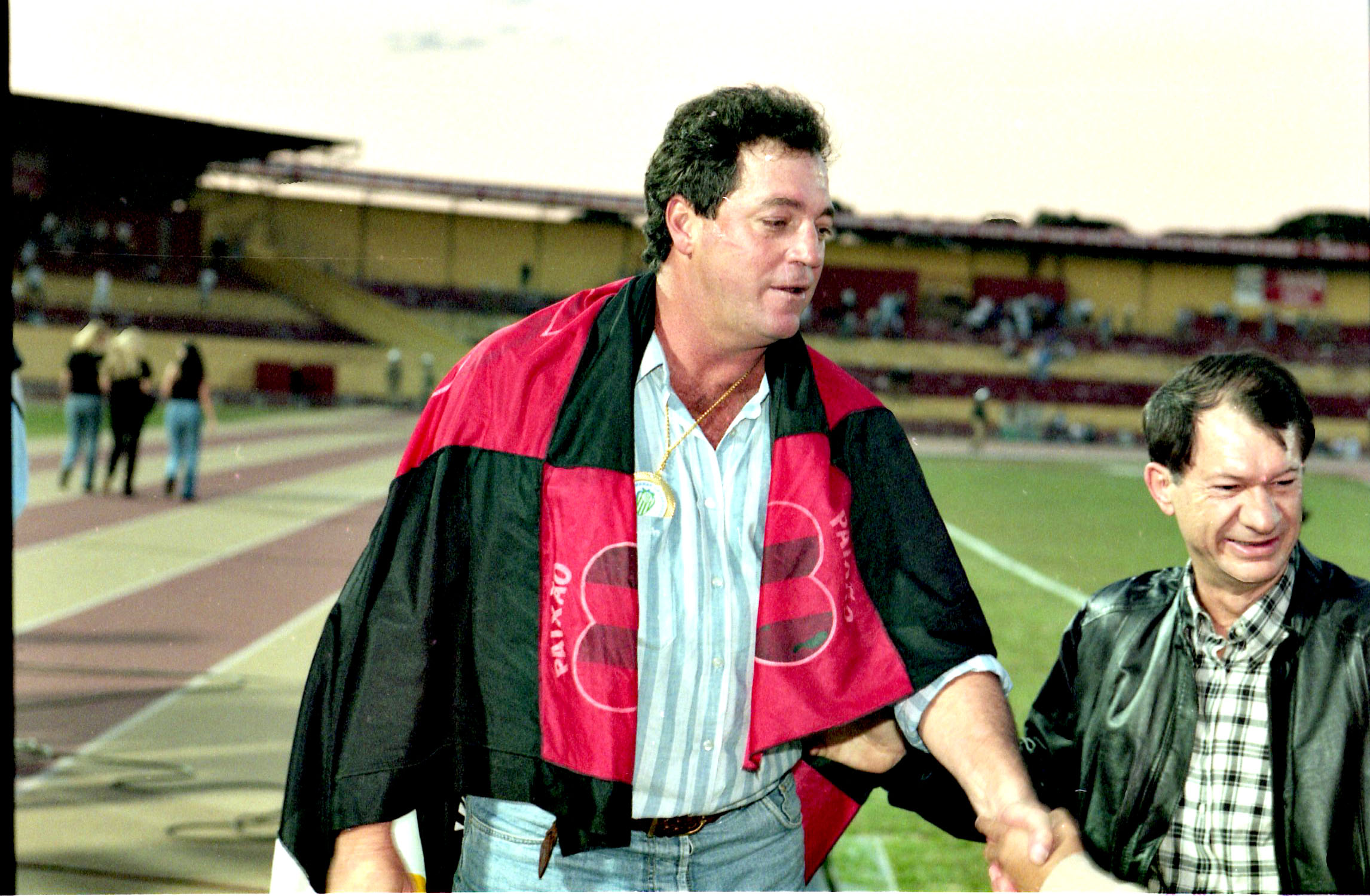 Abel Braga após o jogo que selou o título para o Atlético diante do Coritiba, em 1998. | Arquivo Gazeta do Povo