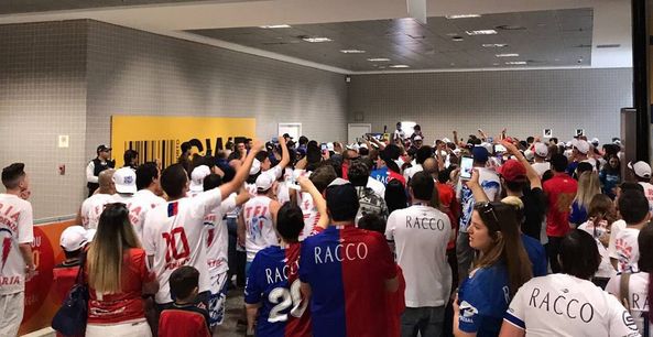 Torcida recebeu time com festa após última viagem à Belo Horizonte. | Reprodução/InstaParana