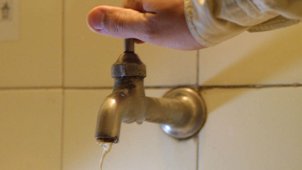 Em Curitiba, 15 bairros serão atingidos pelo corte do abastecimento. | /GAZETA