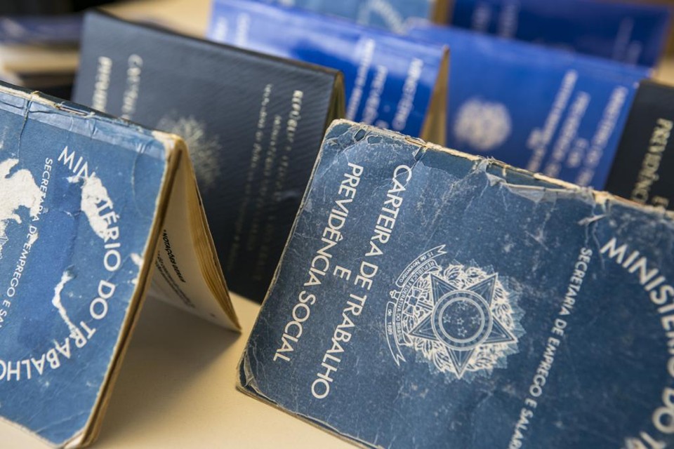 Governo libera terceiro lote do abono salarial. Poderão sacar os recursos referentes ao PIS (Programa de Integração Social) os nascidos em setembro. | Marcelo Andrade/Gazeta do Povo
