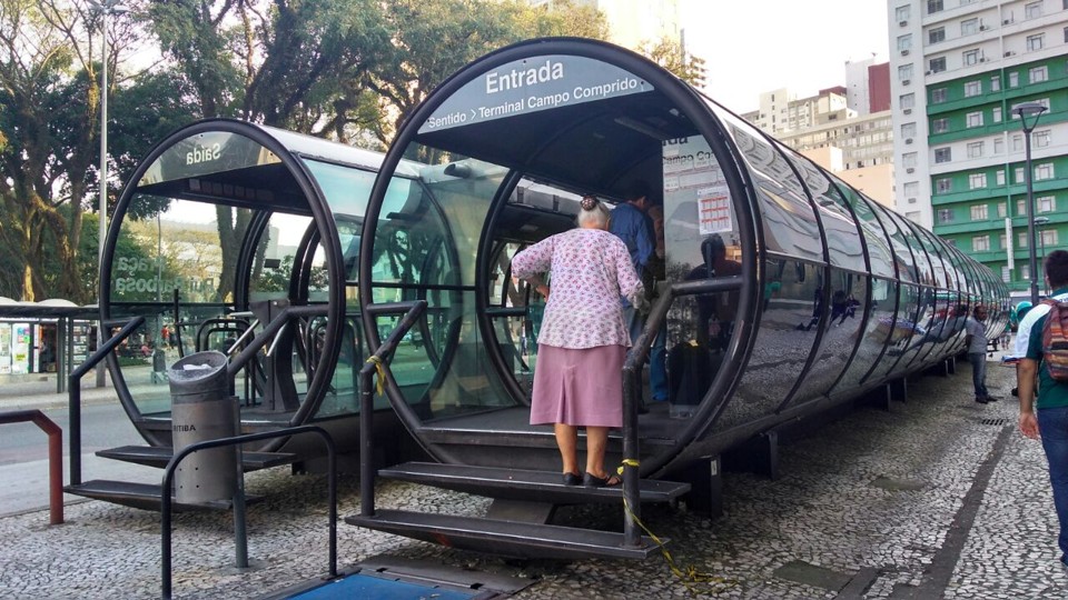 Cobradora fugiu chorando para pedir ajuda da PM | Raquel Derevecki/Gazeta do Povo