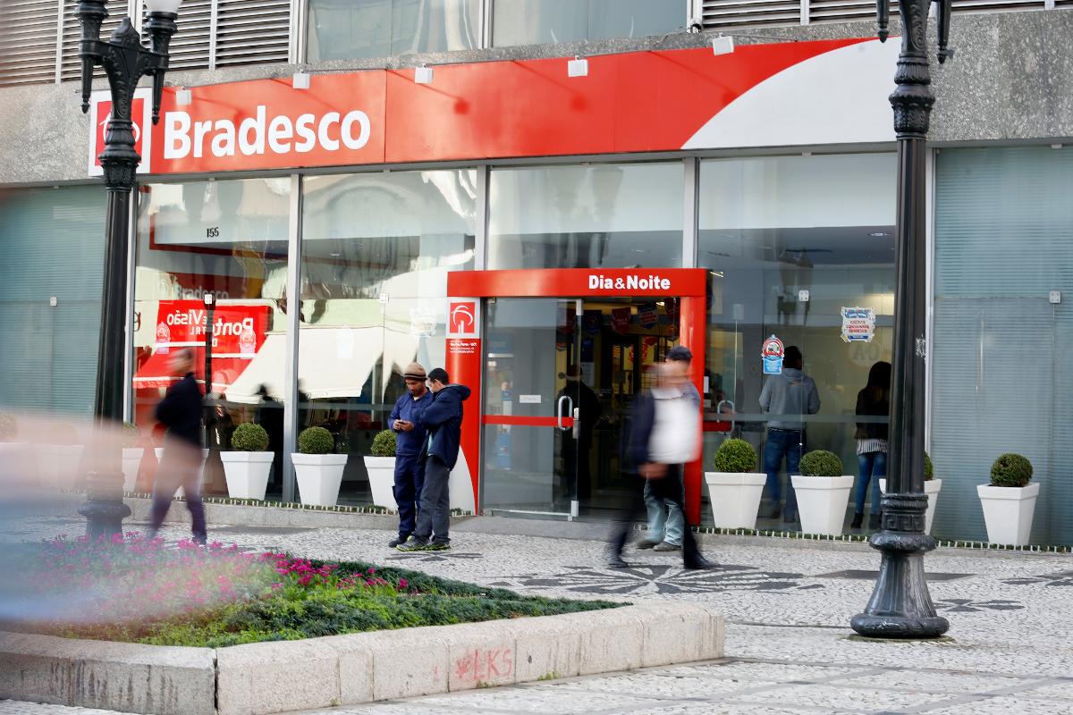 | Átila AlbertiTribuna do Parana