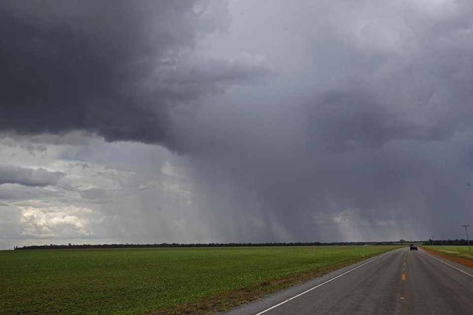 Primeiras pancadas são nesta quinta-feira, mas chuva forte e regular chega mesmo  na sexta e no sábado | Jonathan Campos/Gazeta do Povo