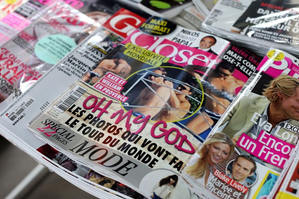 Revista pagará 100 mil euros por publicar fotos de Kate Middleton de topless Capa da revista Closer | THOMAS SAMSONAFP