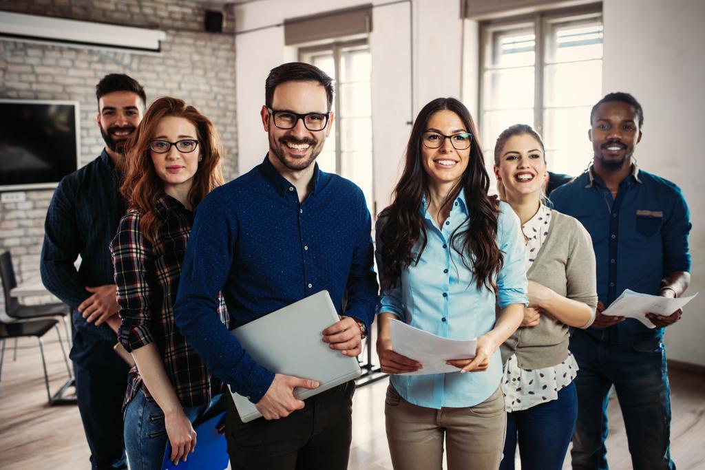 Participar ativamente de uma empresa júnior, ainda no período da faculdade, é uma das dicas de Sofia Esteves. | Bigstock/
