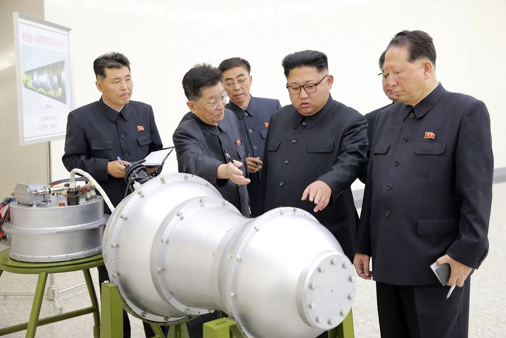 Segundo o governo de Kim Jong-un a bomba de hidrogênio teria “grande poder destrutivo” e poderia ser colocada em mísseis intercontinentais. Esta imagem foi divulgada pela imprensa oficial da Coreia do Norte | STR/AFP