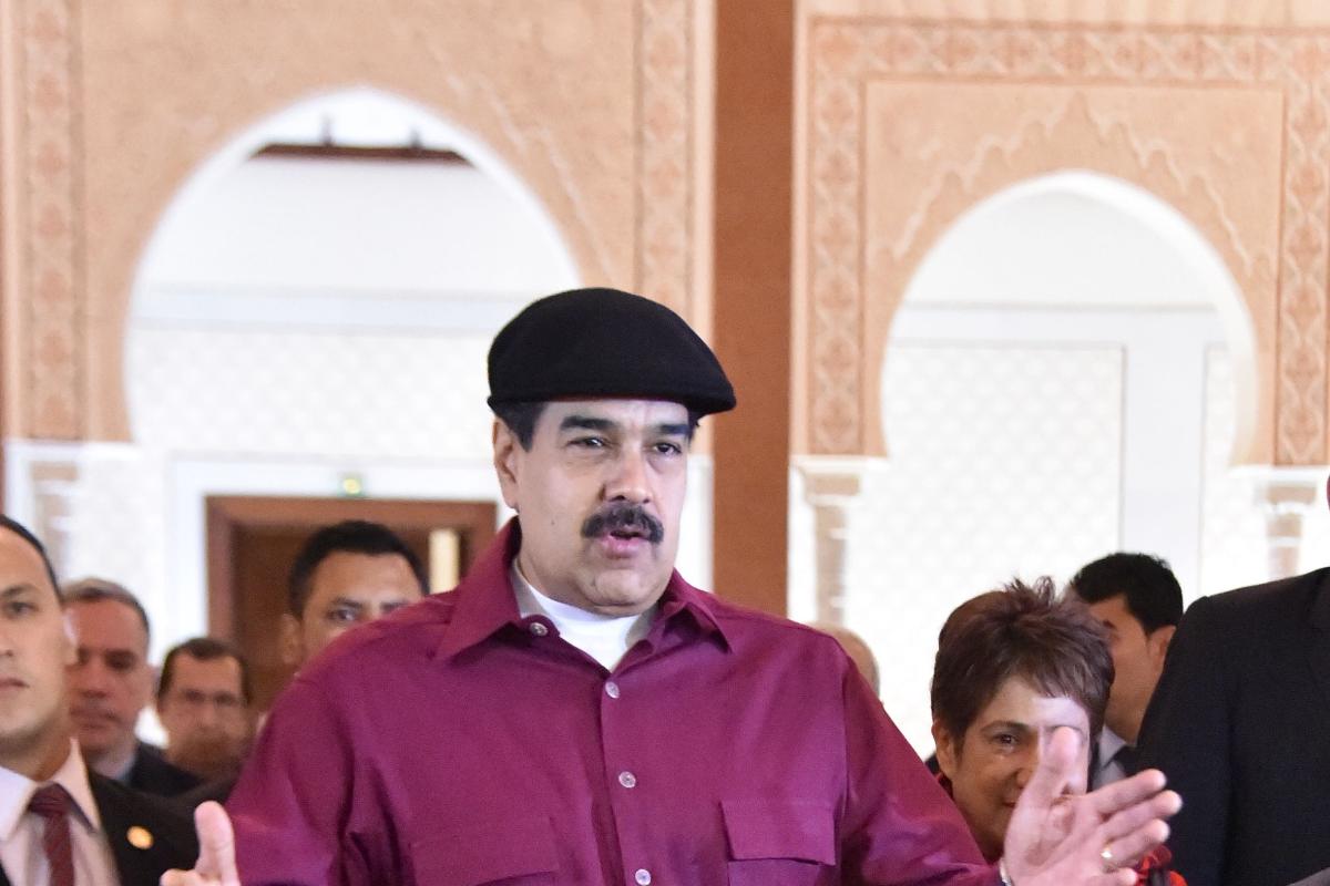 O presidente venezuelano, Nicolás Maduro, chegando no aeroporto Houari Boumedien, em Argel | RYAD KRAMDI/
AFP