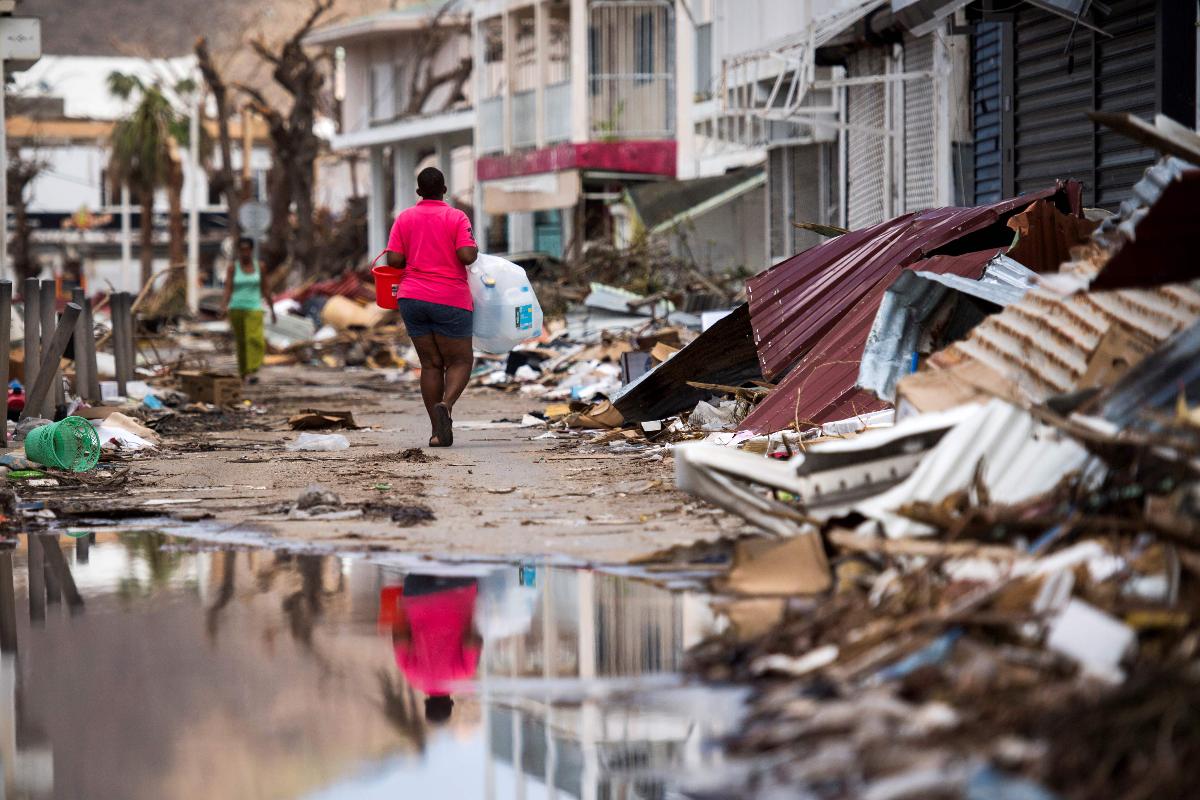 Moradores já estão retornando às áreas devastadas pela passagem do furacão Irma | MARTIN BUREAU/AFP