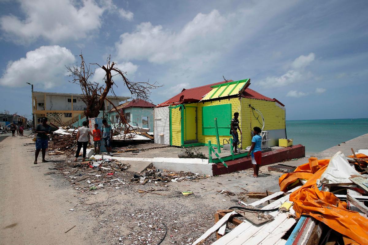 Lado francês da ilha de Saint Martin, no Caribe, foi uma das áreas destruídas pelo furacão Irma | CHRISTOPHE ENA/AFP