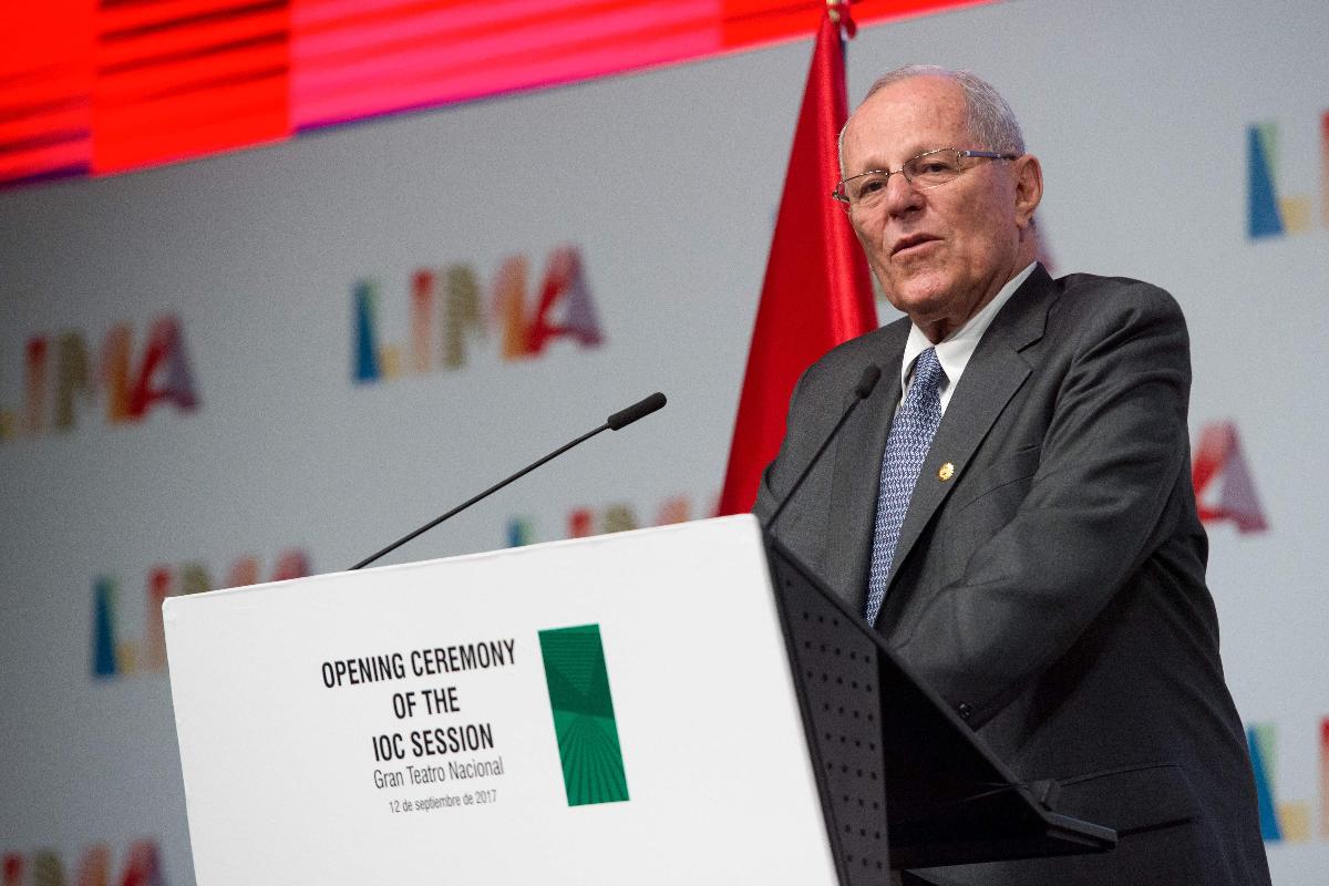 Segundo a lei, o presidente peruano tem que mudar necessariamente o primeiro-ministro, mas pode manter o restante do gabinete | MARTIN BERNETTI/AFP