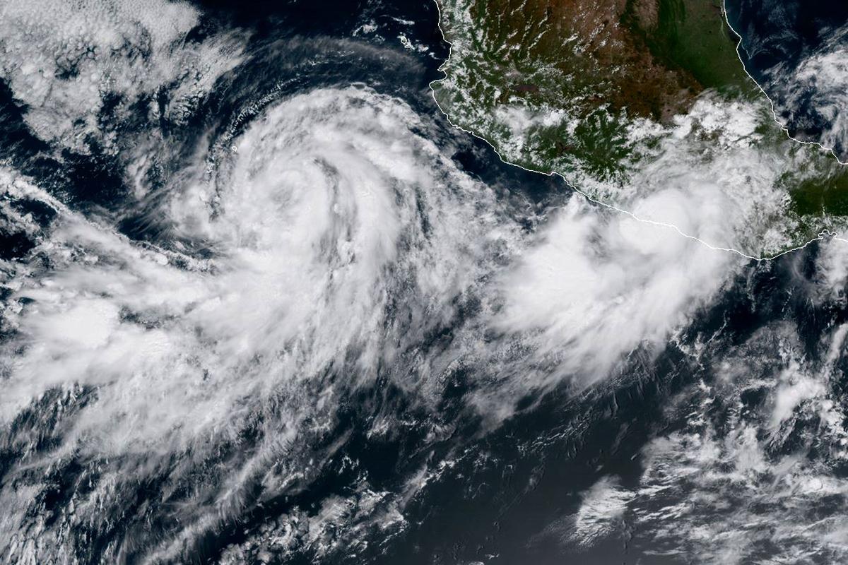 Imagem de satélite fornecida pela Administração Nacional Oceânica e Atmosférica mostra a tempestade Max e tempestade Norma | JOSE ROMERO/AFP