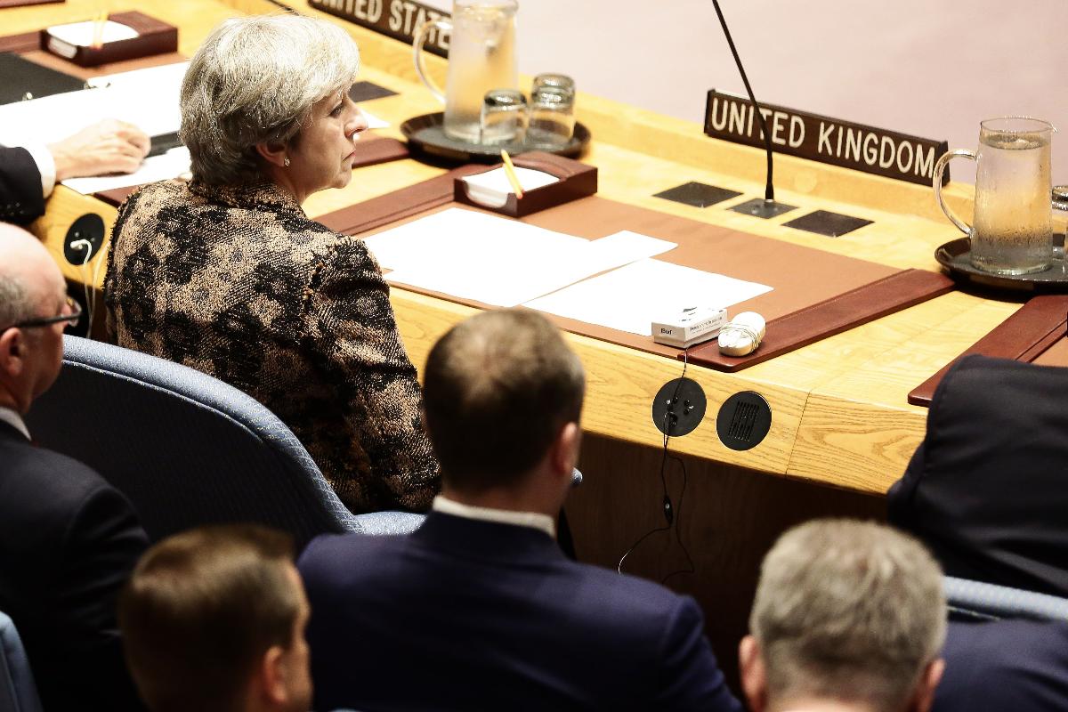 Primeira-ministra conservadora, Theresa May, começa a indicar estratégias para lidar com a migração europeia | STEPHANE LEMOUTON/AFP