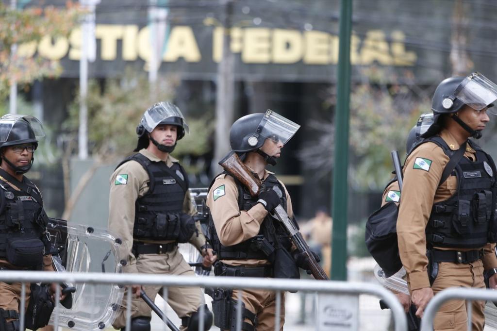 PM em frente da Justiça Federal no primeiro depoimento de Lula em maio. | Albari Rosa/Gazeta do Povo