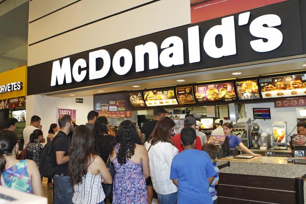 McDonald’s paga R$ 1,5 mil a estagiários.As inscrições para o processo seletivo vão até o dia 17 de setembro. | Antônio More/Gazeta do Povo