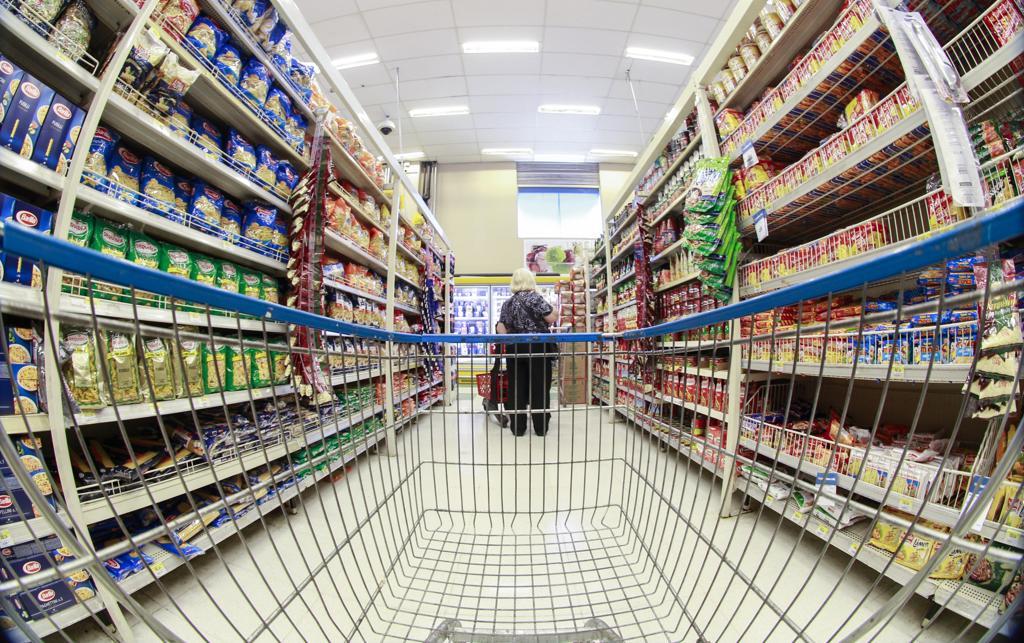 Clientes podem se cadastrar em programas de desconto para economizar nas compras. | Daniel Castellano/Gazeta do Povo