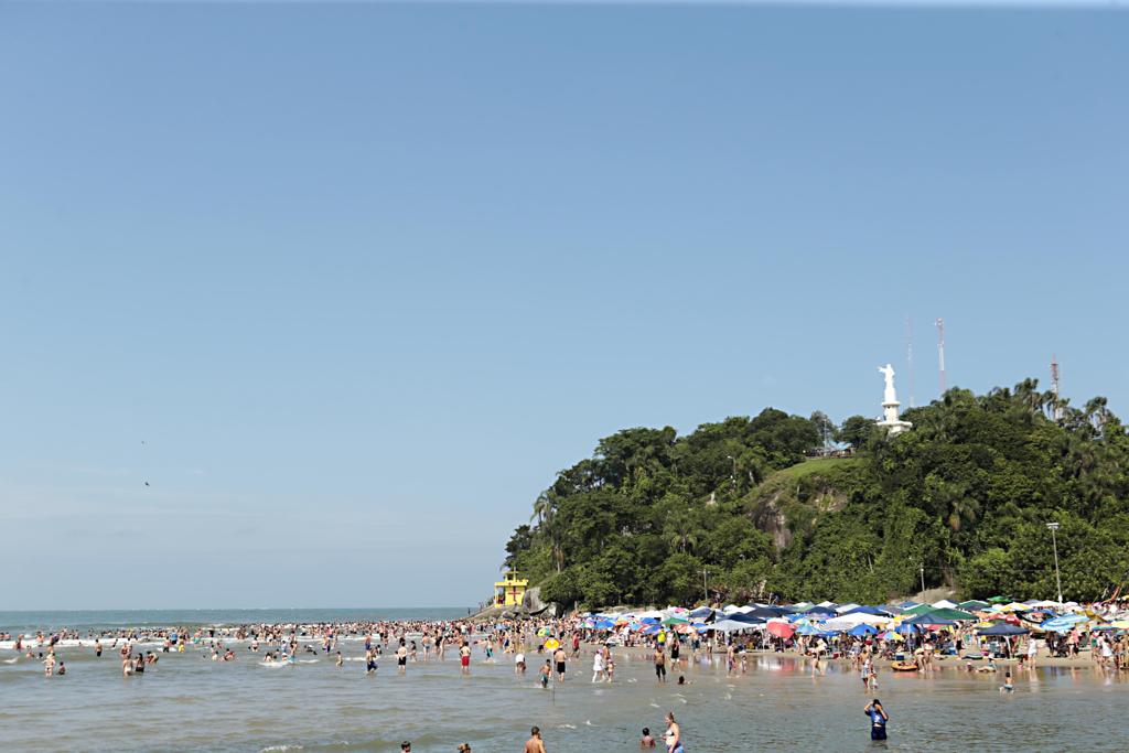 Guaratuba e as demais praias do litoral terão Sol e calor no fim de semana | Albari Rosa/Gazeta do Povo