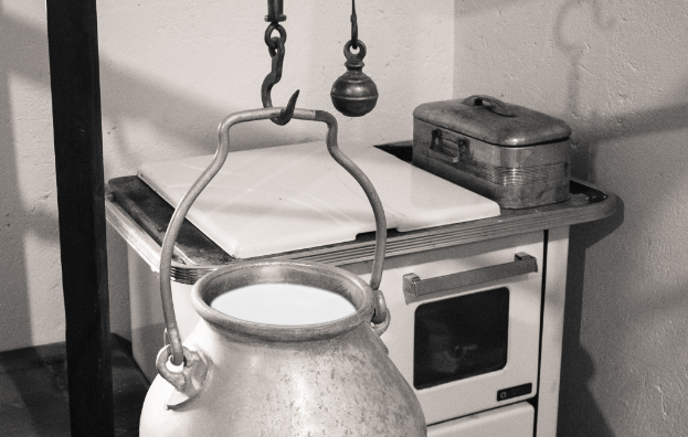 Venda por quilo já acontecia no passado, na época dos latões de leite | BigStock/