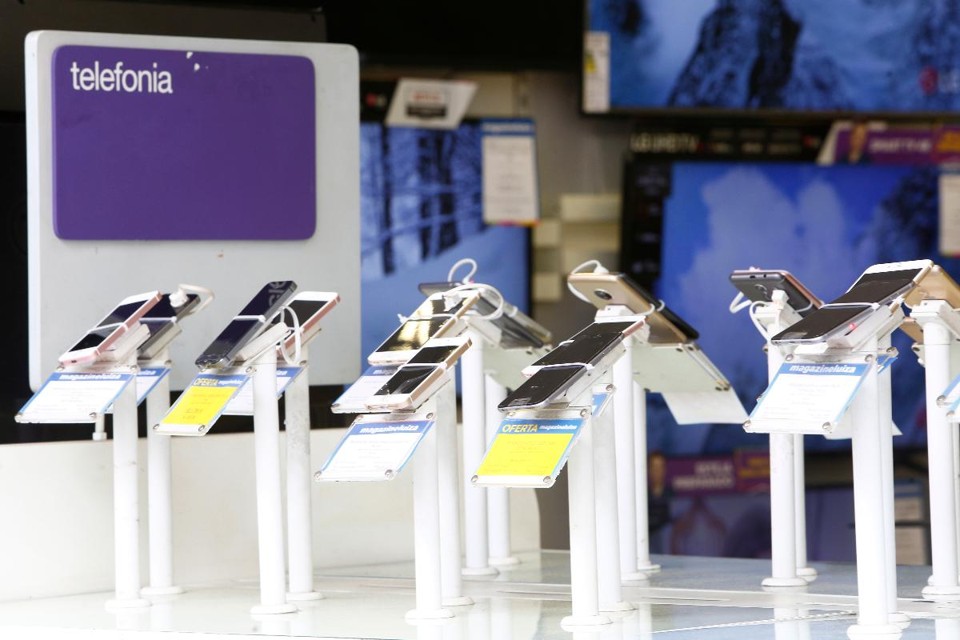 Preço do smartphone caiu no primeiro semestre | Aniele NascimentoGazeta do Povo