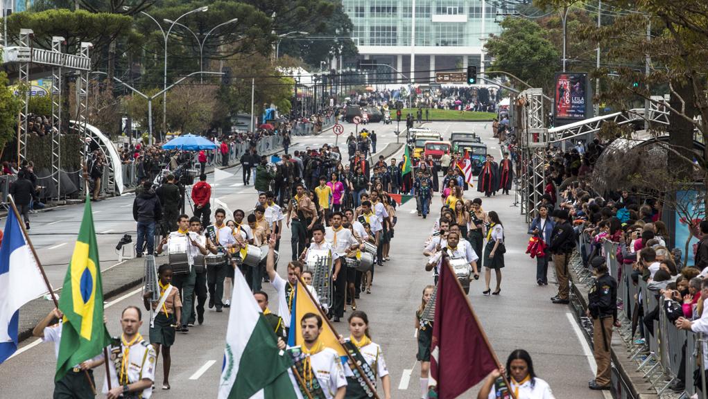 Avenida Cândido de Abreu será o centro do desfile desta quinta-feira | Brunno Covello/Gazeta do Povo