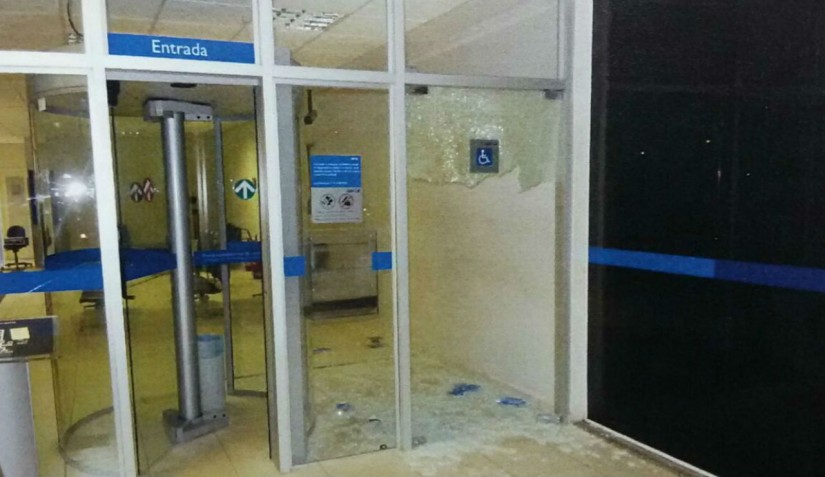 Agência da Caixa do Tatuquara assaltada em maio de 2016: PF desconfia que houve participação de um servidor do banco. | PF/