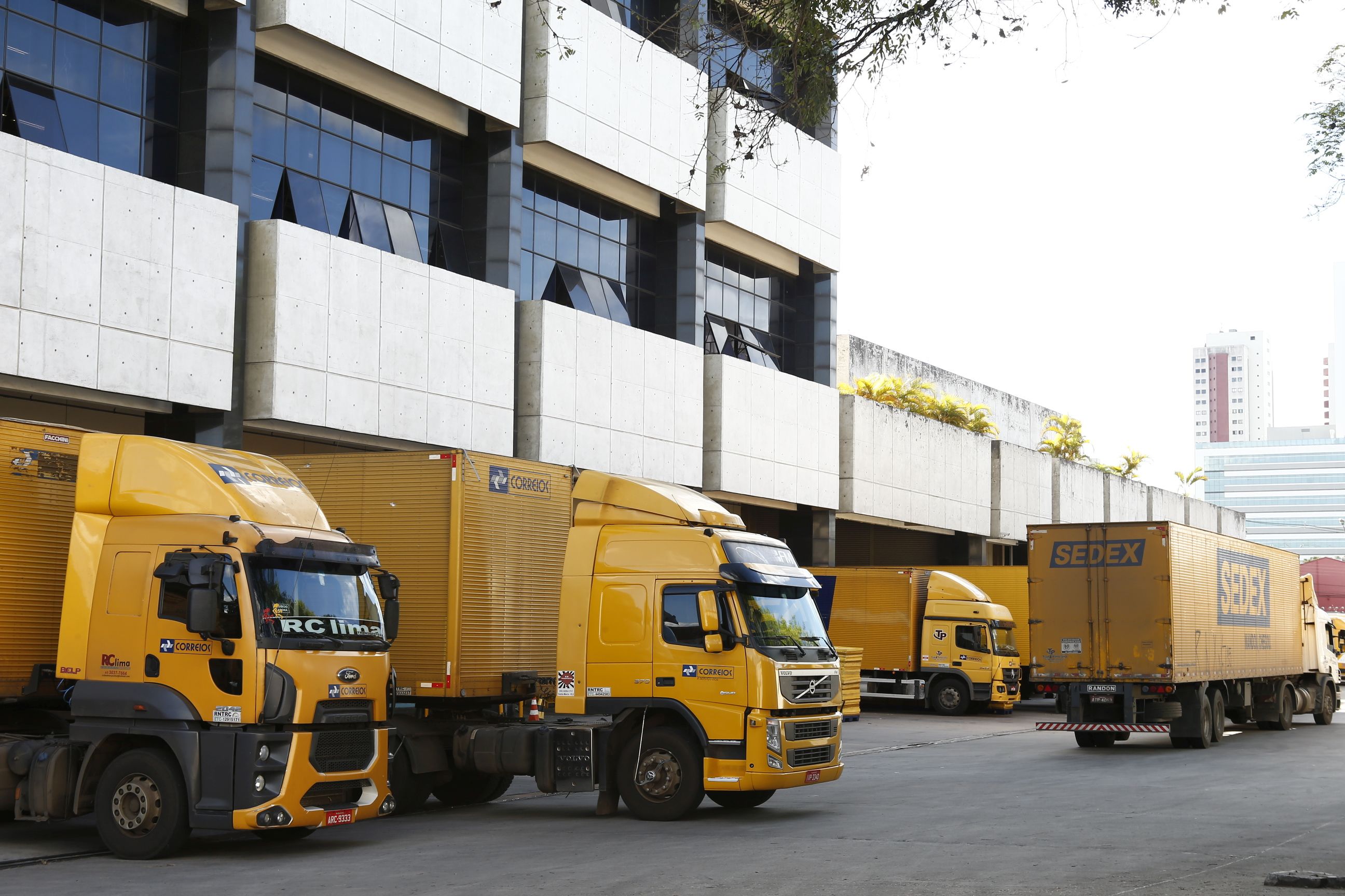 Efeito cascata: conforme os funcionários aderirem à greve, encomendas devem começar a atrasar. | Hugo Harada/Gazeta do Povo