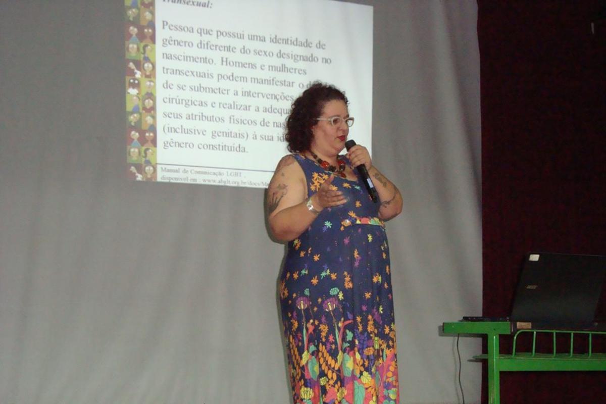 Palestra em escola de Maringá em 2015. | Reprodução/Facebook.